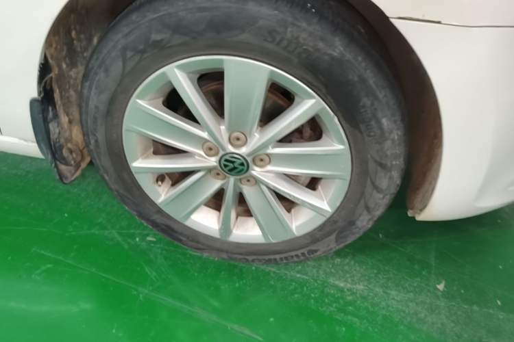 Used Volkswagen Jetta 2015 1.6L Manual Comfort Model Right Front Wheel Hub