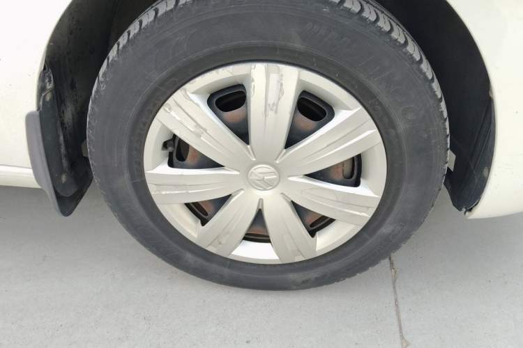 Used Volkswagen Jetta 2015 1.6L Automatic Fashion Model Right Front Wheel Hub