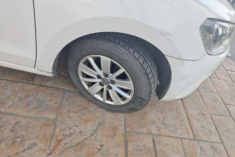 Used Volkswagen Jetta 2015 1.6L Manual Fashion Edition Right Front Wheel Hub