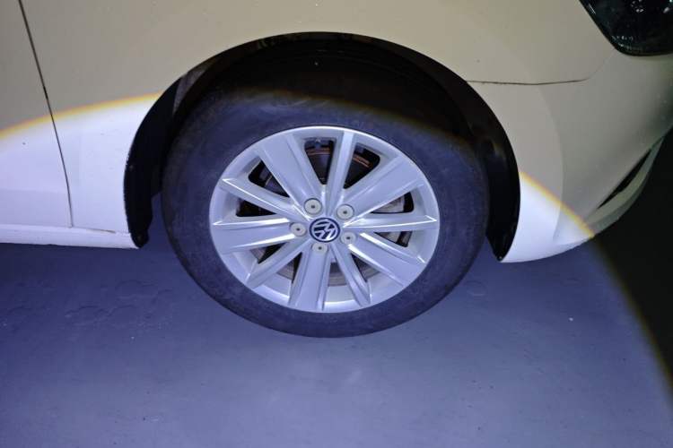 Used Volkswagen Jetta 2015 1.6L Manual Comfort Model Right Front Wheel Hub