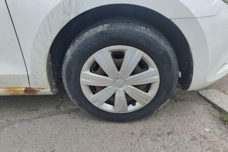 Used Volkswagen Jetta 2015 1.6L Manual Fashion Edition Right Front Wheel Hub