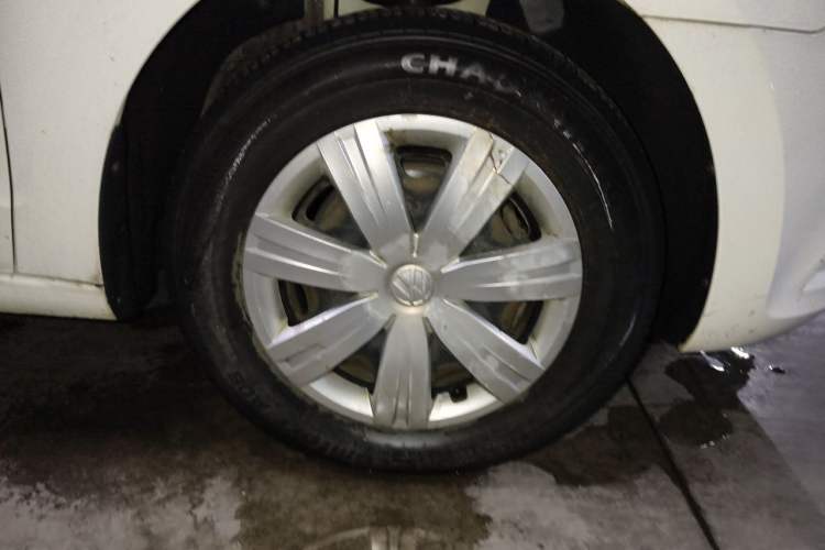 Used Volkswagen Jetta 2015 Zhuihui Edition 1.4L Manual Fashion Model Right Front Wheel Hub