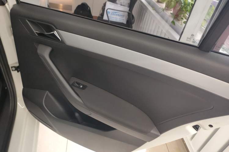 Used Volkswagen Jetta 2015 Value Edition 1.6L Automatic Comfort Version Right Rear Door Interior