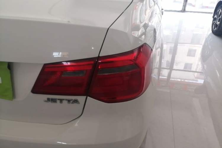 Used Volkswagen Jetta 2015 1.4L Manual Fashion Model Right Rear Taillight