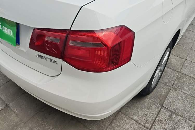 Used Volkswagen Jetta 2015 1.6L Manual Comfort Model Right Rear Taillight