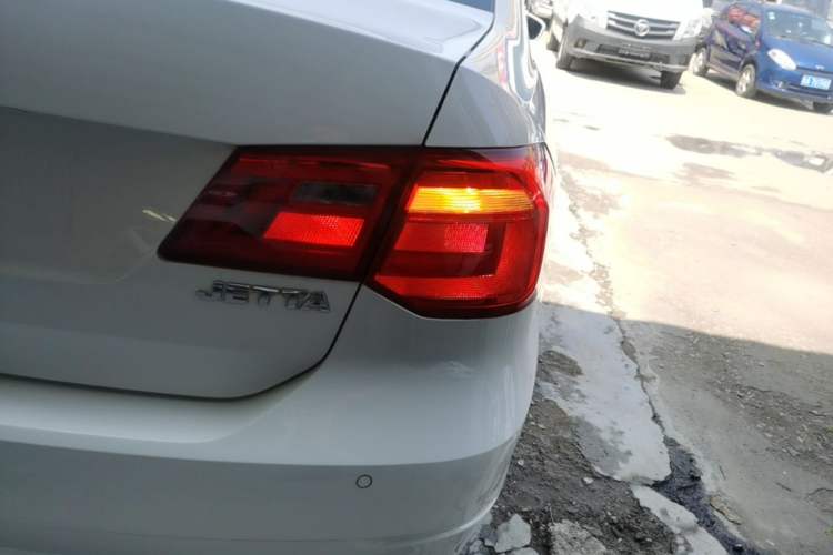 Used Volkswagen Jetta 2015 1.6L Manual Comfort Model Right Rear Taillight