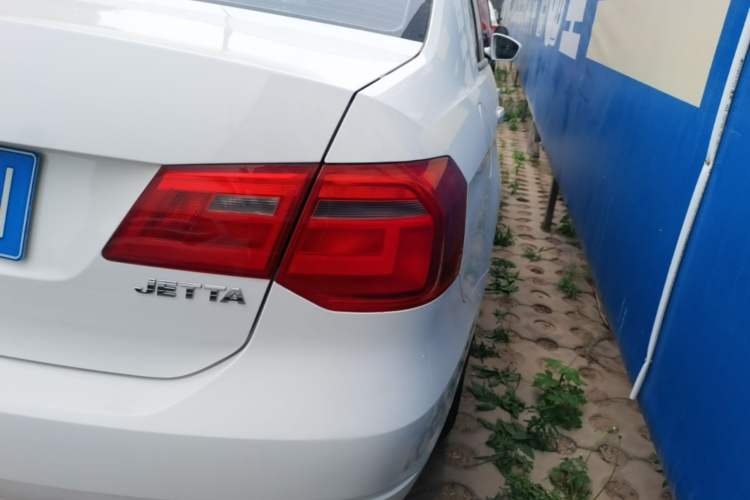 Used Volkswagen Jetta 2015 1.6L Automatic Fashion Model Right Rear Taillight