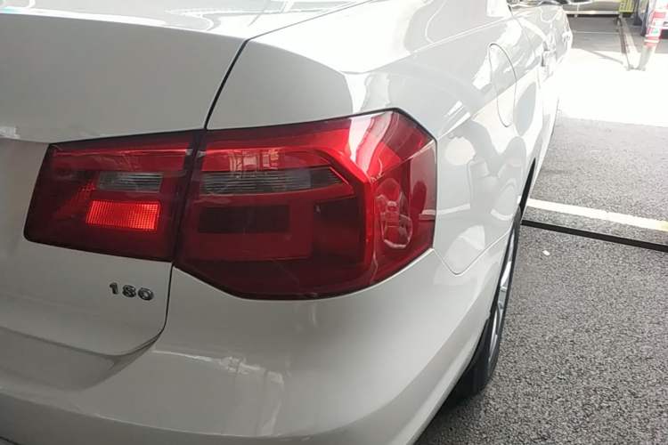 Used Volkswagen Jetta 2015 Value Edition 1.6L Manual Fashionable Style Right Rear Taillight