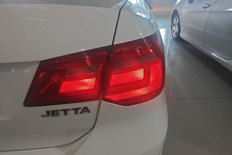 Used Volkswagen Jetta 2015 1.6L Automatic Comfort Model Right Rear Taillight