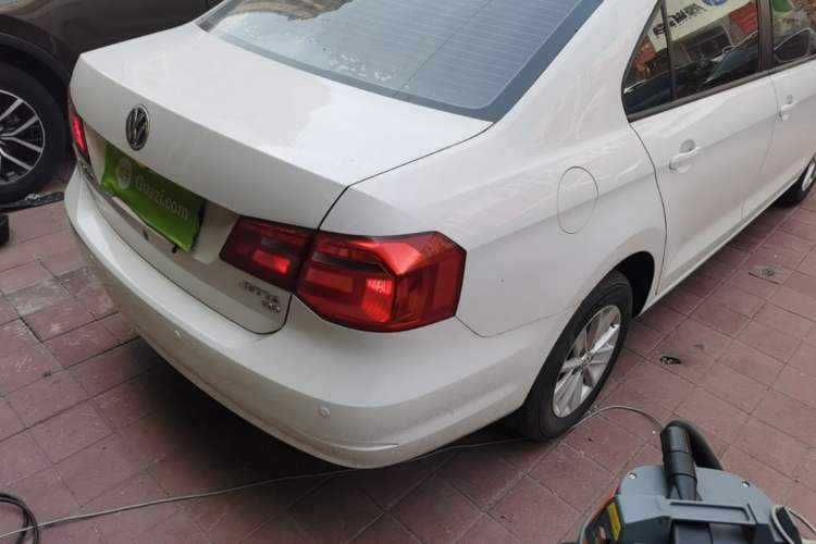 Used Volkswagen Jetta 2015 Value Edition 1.6L Manual Fashionable Style Right Rear Taillight