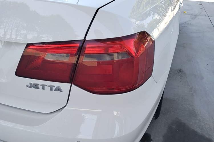 Used Volkswagen Jetta 2015 Zhuihui Edition 1.6L Manual Comfort Model Right Rear Taillight