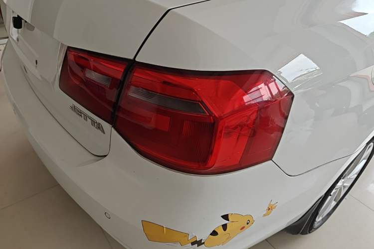 Used Volkswagen Jetta 2015 Value Edition 1.6L Automatic Comfort Version Right Rear Taillight