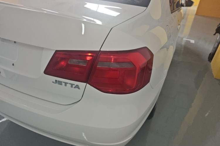 Used Volkswagen Jetta 2015 1.6L Manual Fashion Edition Right Rear Taillight