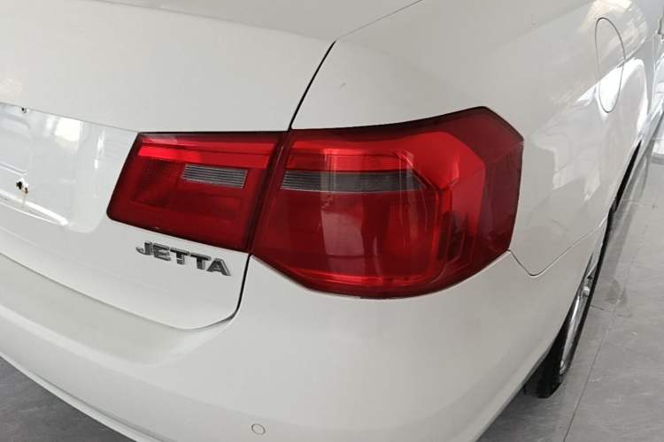 Used Volkswagen Jetta 2015 1.6L Manual Comfort Model Right Rear Taillight