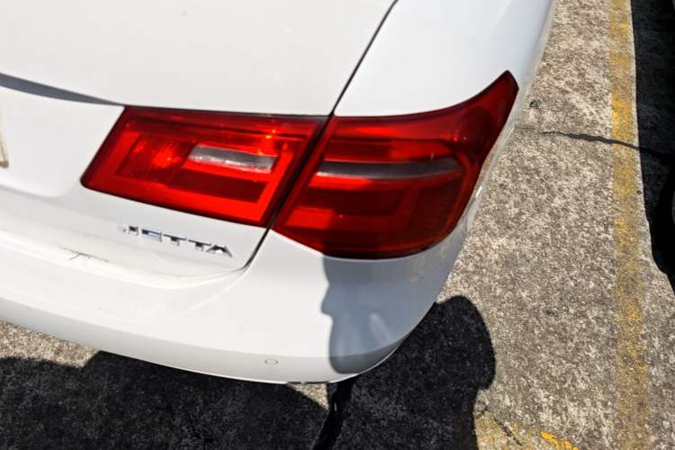 Used Volkswagen Jetta 2015 1.6L Automatic Luxury Model Right Rear Taillight