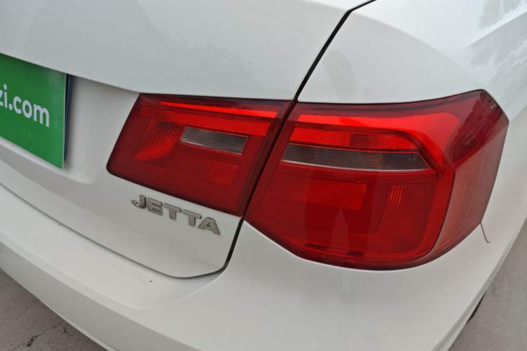 Used Volkswagen Jetta 2015 Value Edition 1.6L Manual Fashionable Style Right Rear Taillight