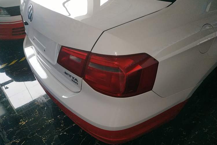 Used Volkswagen Jetta 2015 1.6L Automatic Fashion Model Right Rear Taillight