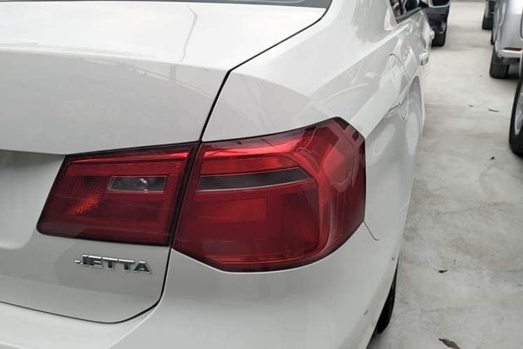 Used Volkswagen Jetta 2015 Zhuihui Edition 1.4L Manual Fashion Model Right Rear Taillight