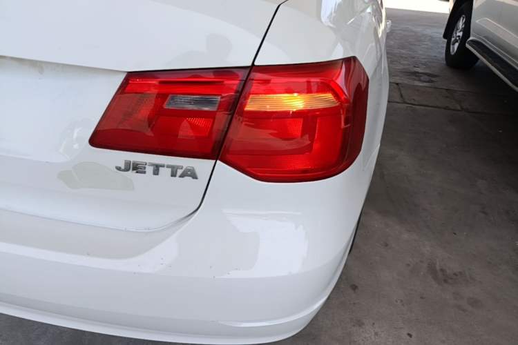Used Volkswagen Jetta 2015 Zhuihui Edition 1.4L Manual Fashion Model Right Rear Taillight