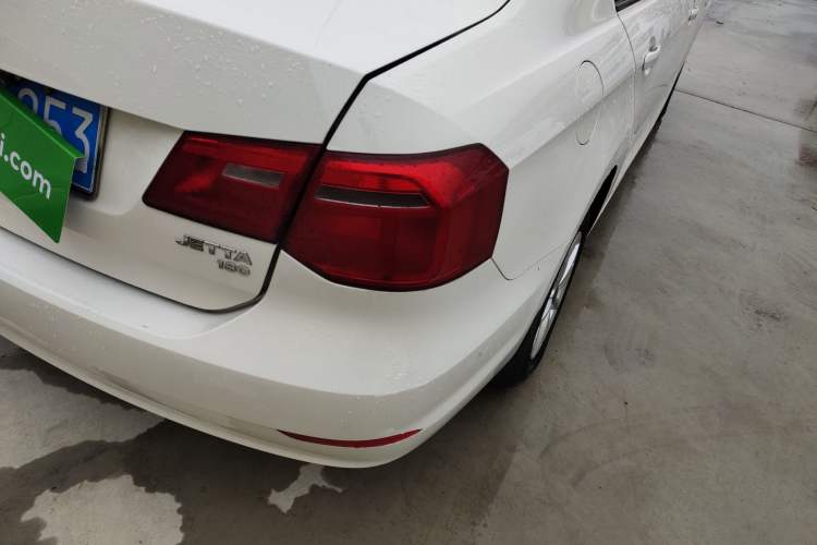 Used Volkswagen Jetta 2015 Value Edition 1.6L Manual Fashionable Style Right Rear Taillight