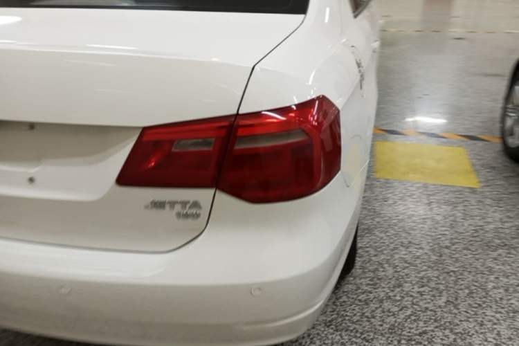 Used Volkswagen Jetta 2015 Value Edition 1.6L Automatic Fashion Version Right Rear Taillight