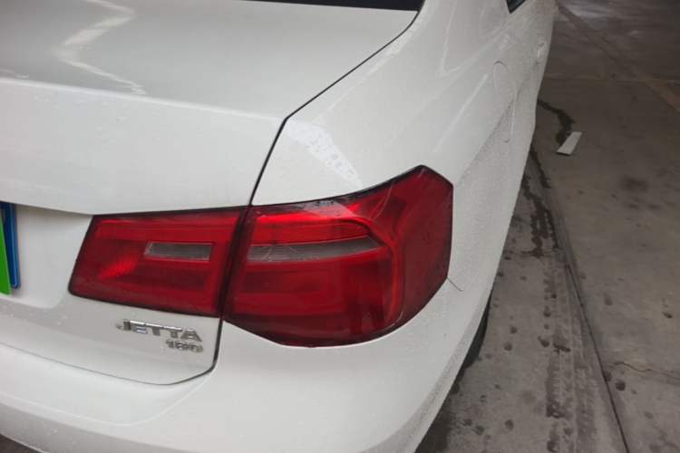 Used Volkswagen Jetta 2015 1.6L Manual Fashion Edition Right Rear Taillight