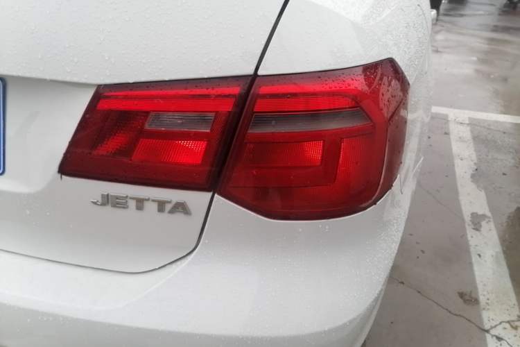 Used Volkswagen Jetta 2015 1.6L Manual Fashion Edition Right Rear Taillight
