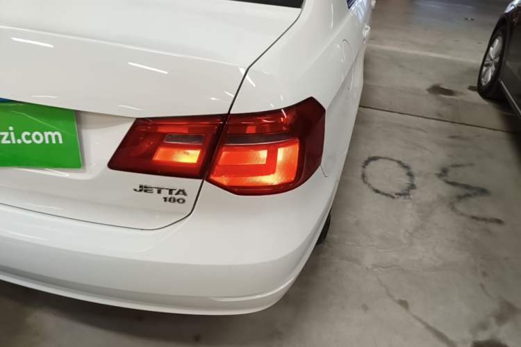 Used Volkswagen Jetta 2015 Value Edition 1.6L Manual Fashionable Style Right Rear Taillight