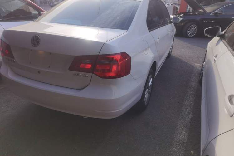 Used Volkswagen Jetta 2015 Value Edition 1.6L Automatic Comfort Version Right Rear Taillight