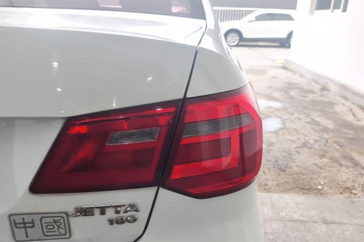 Used Volkswagen Jetta 2015 Value Edition 1.6L Automatic Fashion Version Right Rear Taillight