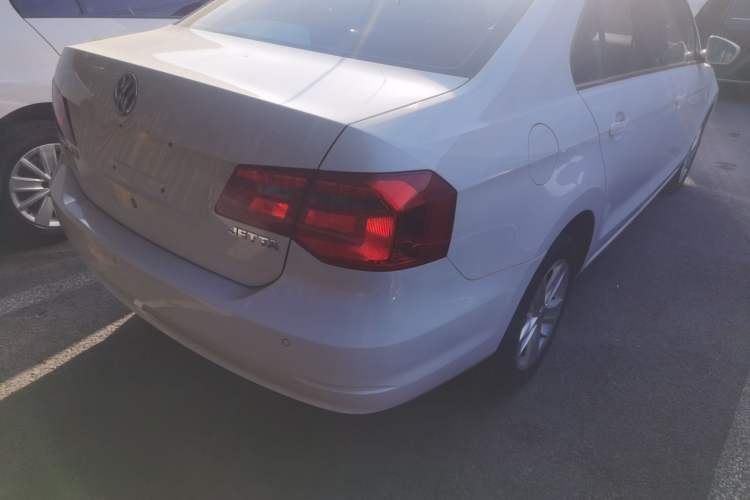 Used Volkswagen Jetta 2015 1.6L Automatic Luxury Model Right Rear Taillight