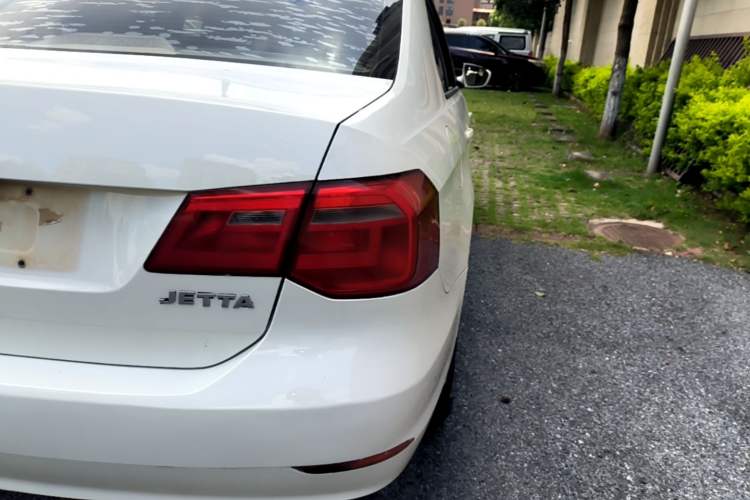 Used Volkswagen Jetta 2015 1.6L Automatic Fashion Model Right Rear Taillight