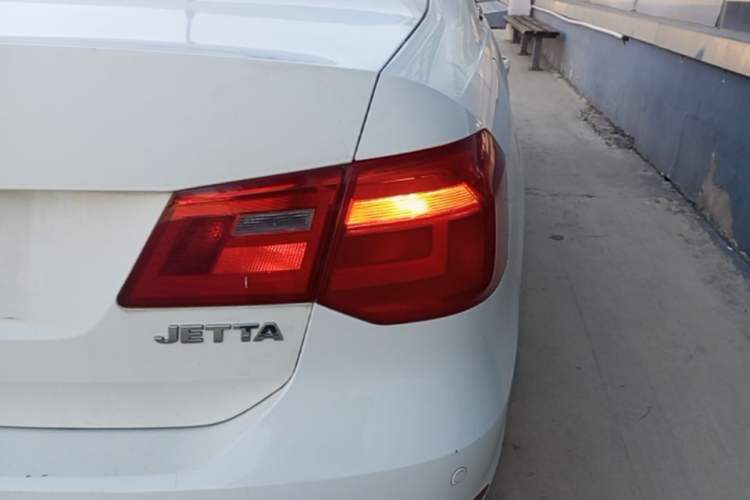 Used Volkswagen Jetta 2015 1.6L Manual Comfort Model Right Rear Taillight