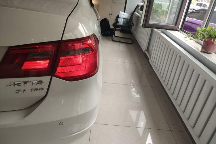 Used Volkswagen Jetta 2015 Value Edition 1.6L Automatic Comfort Version Right Rear Taillight