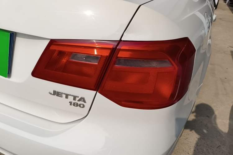 Used Volkswagen Jetta 2015 Value Edition 1.6L Automatic Comfort Version Right Rear Taillight