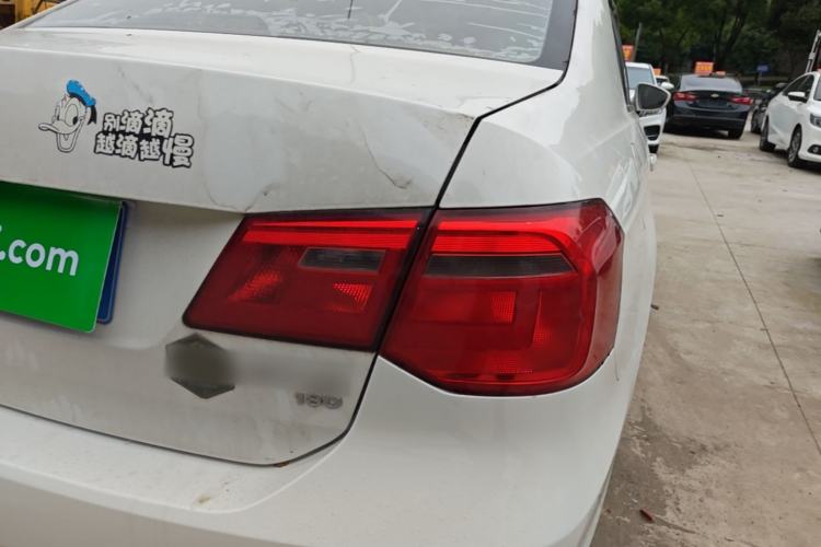 Used Volkswagen Jetta 2015 1.6L Manual Fashion Edition Right Rear Taillight