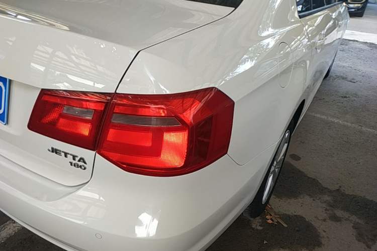 Used Volkswagen Jetta 2015 Value Edition 1.6L Automatic Comfort Version Right Rear Taillight