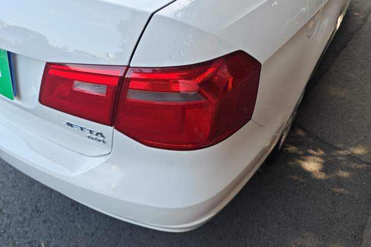 Used Volkswagen Jetta 2015 Value Edition 1.6L Automatic Fashion Version Right Rear Taillight