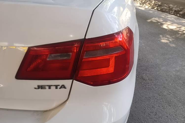 Used Volkswagen Jetta 2015 Value Edition 1.6L Automatic Comfort Version Right Rear Taillight
