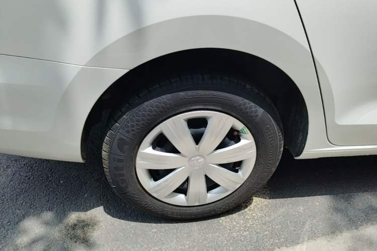 Used Volkswagen Jetta 2015 Zhuihui Edition 1.4L Manual Fashion Model Right Rear Wheel Hub