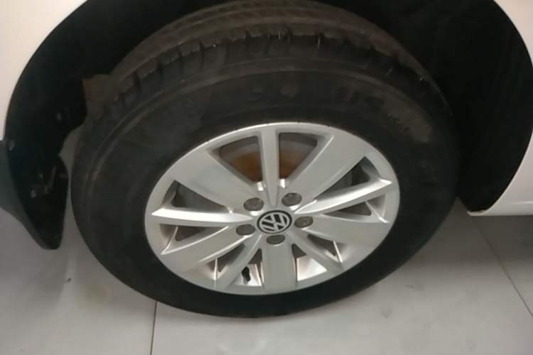 Used Volkswagen Jetta 2015 Zhuihui Edition 1.4L Manual Fashion Model Right Rear Wheel Hub