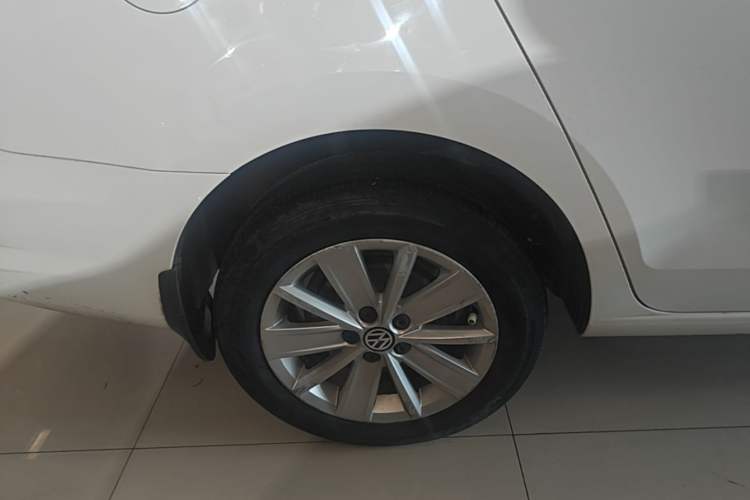 Used Volkswagen Jetta 2015 1.6L Automatic Comfort Model Right Rear Wheel Hub