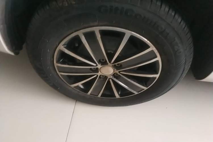 Used Volkswagen Jetta 2015 Value Edition 1.6L Automatic Fashion Version Right Rear Wheel Hub