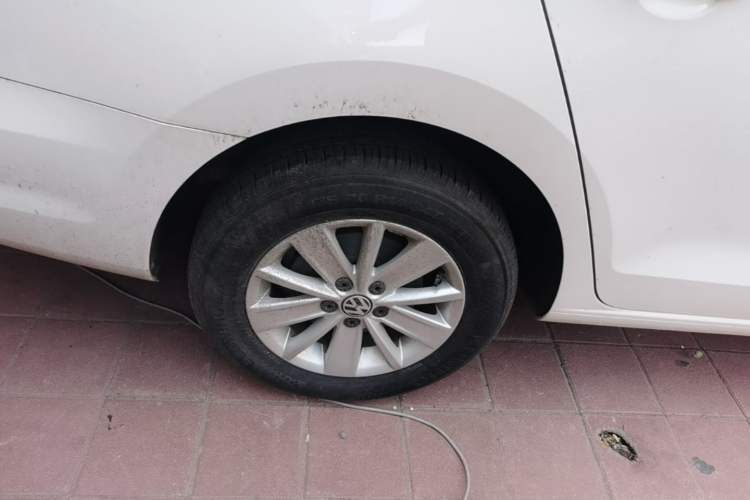 Used Volkswagen Jetta 2015 Value Edition 1.6L Manual Fashionable Style Right Rear Wheel Hub