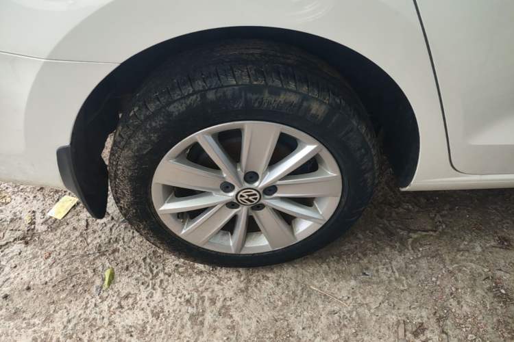 Used Volkswagen Jetta 2015 1.6L Manual Comfort Model Right Rear Wheel Hub