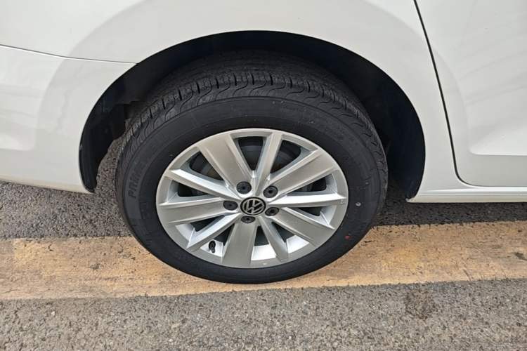 Used Volkswagen Jetta 2015 Zhuihui Edition 1.6L Manual Comfort Model Right Rear Wheel Hub