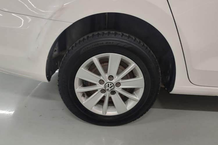 Used Volkswagen Jetta 2015 Value Edition 1.6L Manual Fashionable Style Right Rear Wheel Hub