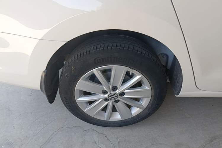 Used Volkswagen Jetta 2015 1.6L Manual Comfort Model Right Rear Wheel Hub