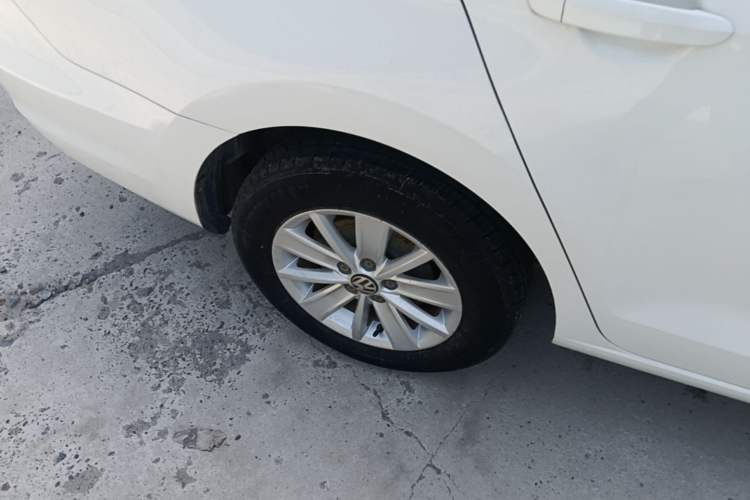 Used Volkswagen Jetta 2015 Value Edition 1.6L Automatic Fashion Version Right Rear Wheel Hub