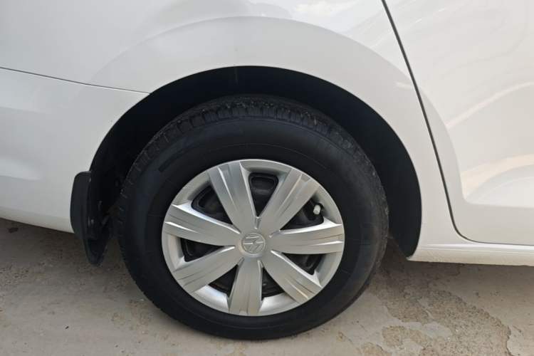 Used Volkswagen Jetta 2015 Value Edition 1.6L Manual Fashionable Style Right Rear Wheel Hub